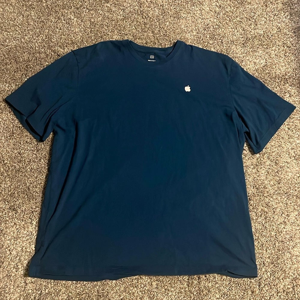 ⭐️ Men’s Apple Shirt